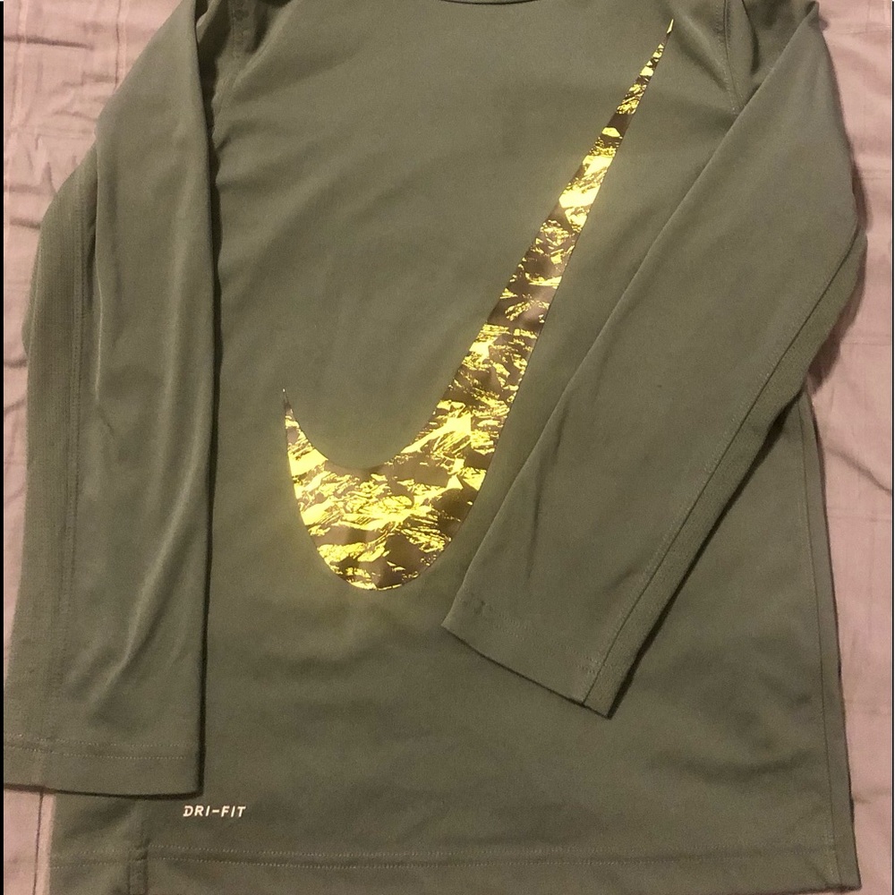 Nike long sleeve T-shirt with hood